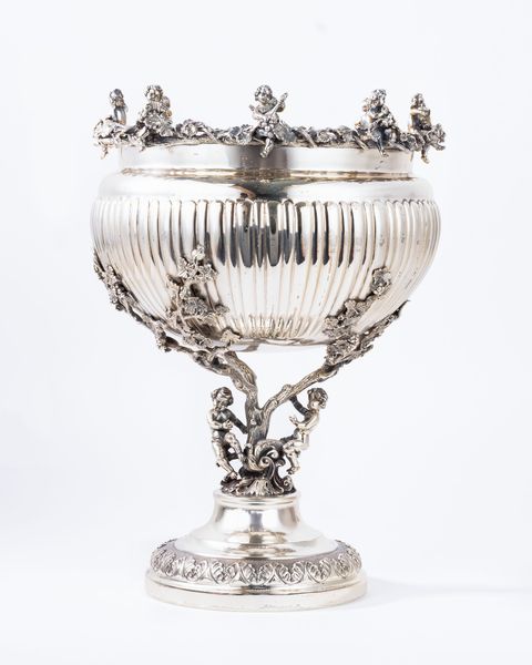 Grande coppa centrotavola con putti  - Asta Argenti Antichi e da Collezione - Associazione Nazionale - Case d'Asta italiane