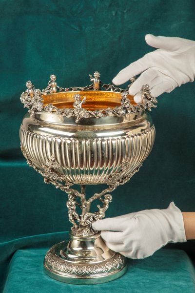 Grande coppa centrotavola con putti  - Asta Argenti Antichi e da Collezione - Associazione Nazionale - Case d'Asta italiane