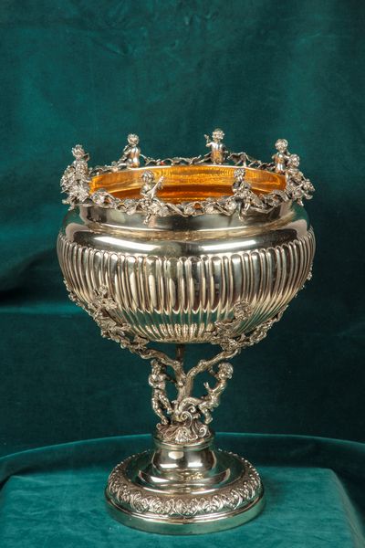 Grande coppa centrotavola con putti  - Asta Argenti Antichi e da Collezione - Associazione Nazionale - Case d'Asta italiane