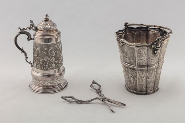 Gruppo di tre oggetti  - Asta Argenti Antichi e da Collezione - Associazione Nazionale - Case d'Asta italiane