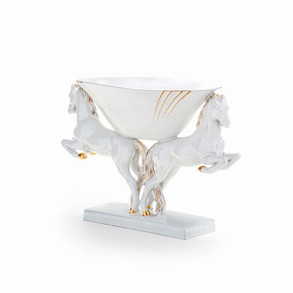 Centrotavola in porcellana con cavalli  - Asta Antiquariato - Associazione Nazionale - Case d'Asta italiane