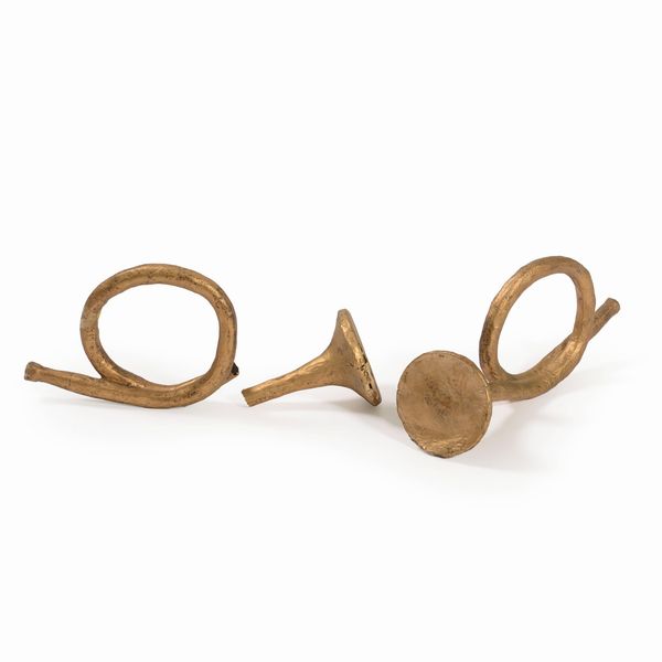 Due trombe in cartapesta dorata  - Asta Antiquariato - Associazione Nazionale - Case d'Asta italiane