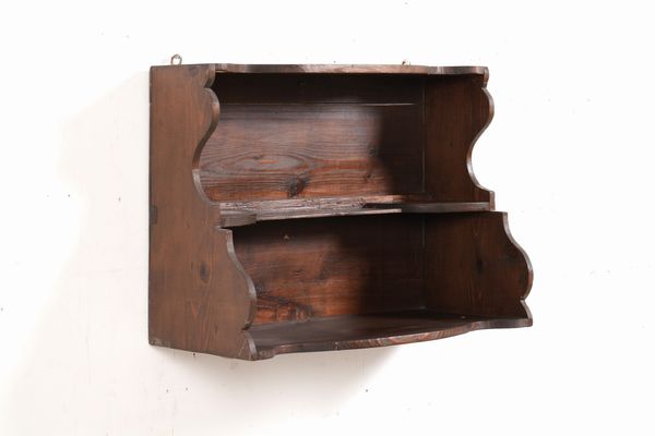 Piccola piattaia pensile in legno  - Asta Antiquariato - Associazione Nazionale - Case d'Asta italiane