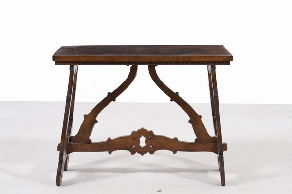 Tavolo in legno con gambe a lira. XX secolo  - Asta Antiquariato - Associazione Nazionale - Case d'Asta italiane