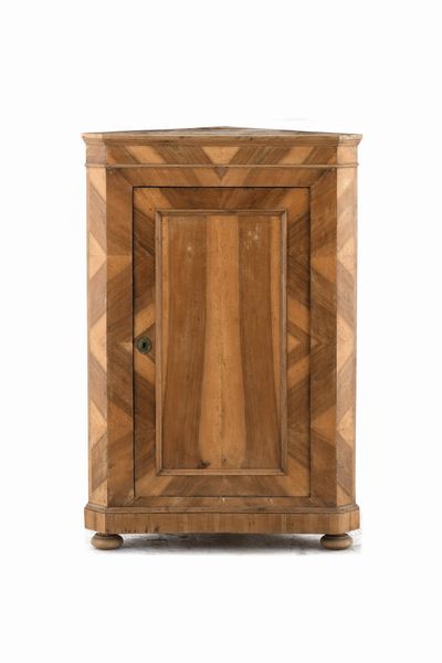 Angolare lastronato, XIX secolo  - Asta Antiquariato - Associazione Nazionale - Case d'Asta italiane