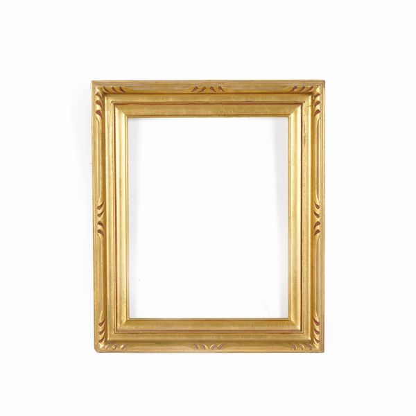 Cornice in legno intagliato e dorato. XX secolo  - Asta Antiquariato - Associazione Nazionale - Case d'Asta italiane