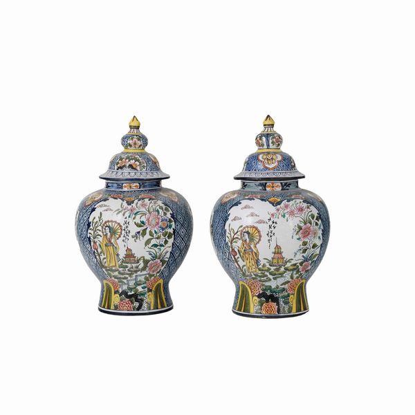 Coppia di potiches in porcellana  - Asta Antiquariato - Associazione Nazionale - Case d'Asta italiane