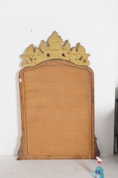 Specchiera dorata. XX secolo  - Asta Antiquariato - Associazione Nazionale - Case d'Asta italiane