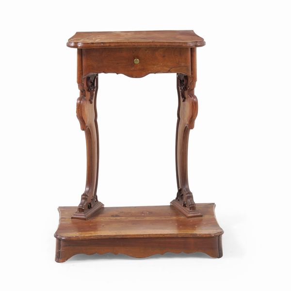 Inginocchiatoio in legno intagliato. XVIII secolo  - Asta Antiquariato - Associazione Nazionale - Case d'Asta italiane