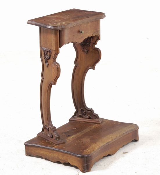 Inginocchiatoio in legno intagliato. XVIII secolo  - Asta Antiquariato - Associazione Nazionale - Case d'Asta italiane