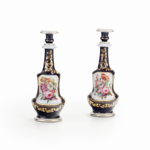 Coppia di bottiglie.<BR>Francia, fine del XIX secolo.  - Asta Antiquariato - Associazione Nazionale - Case d'Asta italiane