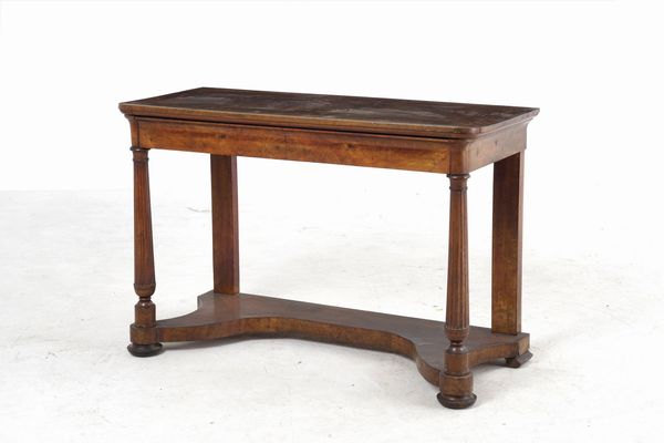 Coppia di consolles in legno intagliato. XIX secolo  - Asta Antiquariato - Associazione Nazionale - Case d'Asta italiane