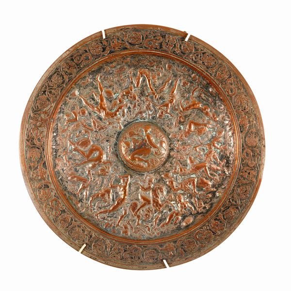 Piatto in rame sbalzato  - Asta Antiquariato - Associazione Nazionale - Case d'Asta italiane