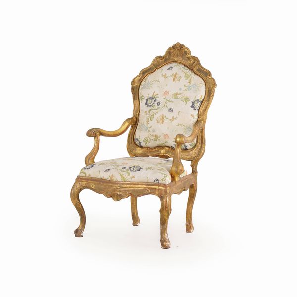 Poltrona in legno intagliato e dorato. XVIII secolo  - Asta Antiquariato - Associazione Nazionale - Case d'Asta italiane