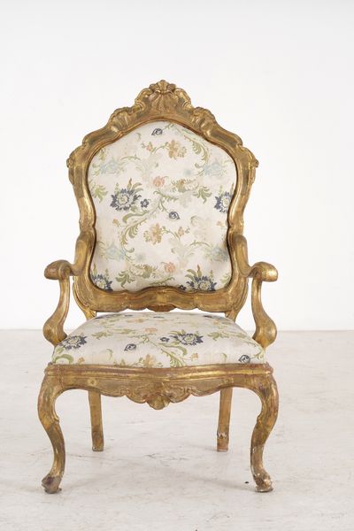 Poltrona in legno intagliato e dorato. XVIII secolo  - Asta Antiquariato - Associazione Nazionale - Case d'Asta italiane