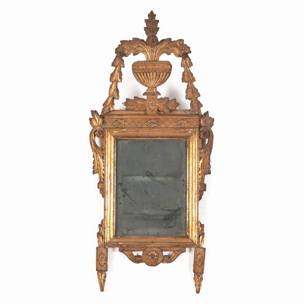 Piccola Specchiera con cornice in legno scolpito e dorato  - Asta Antiquariato - Associazione Nazionale - Case d'Asta italiane