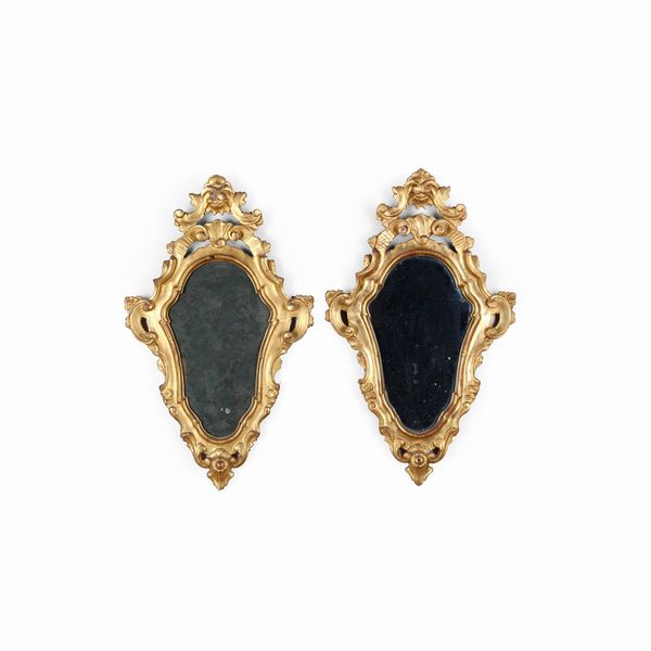 Coppia di specchierine in stile settecentesco in legno intagliato e dorato  - Asta Antiquariato - Associazione Nazionale - Case d'Asta italiane