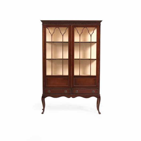 Vetrina a due ante. Inghilterra XIX-XX secolo  - Asta Antiquariato - Associazione Nazionale - Case d'Asta italiane