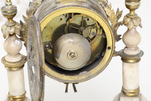 Pendola da tavolo a portico. Francia, XIX secolo  - Asta Antiquariato - Associazione Nazionale - Case d'Asta italiane