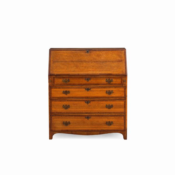 Ribalta a quattro cassetti. XX secolo  - Asta Antiquariato - Associazione Nazionale - Case d'Asta italiane