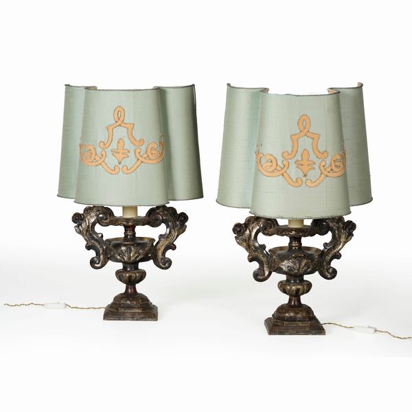 Coppia di portapalme in legno intagliato e argentato. XVIII-XIX secolo  - Asta Antiquariato - Associazione Nazionale - Case d'Asta italiane