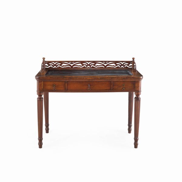 Scrittoio in noce. XIX secolo  - Asta Antiquariato - Associazione Nazionale - Case d'Asta italiane