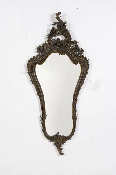 Consolina a goccia con specchiera in legno intagliato. XIX secolo  - Asta Antiquariato - Associazione Nazionale - Case d'Asta italiane