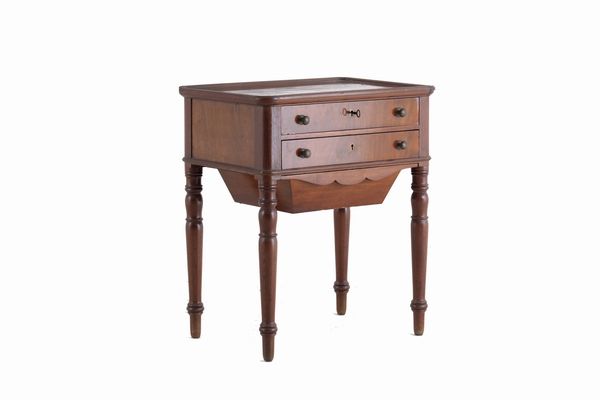 Tavolino da lavoro. XIX secolo  - Asta Antiquariato - Associazione Nazionale - Case d'Asta italiane