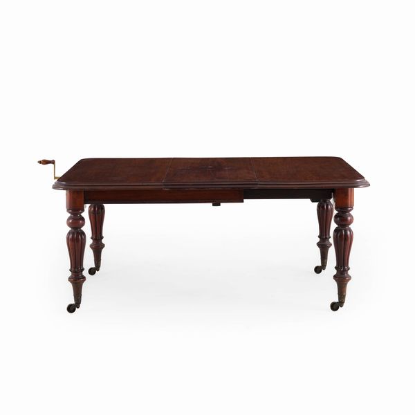 Tavolo allungabile in mogano. Inghilterra XIX secolo  - Asta Antiquariato - Associazione Nazionale - Case d'Asta italiane