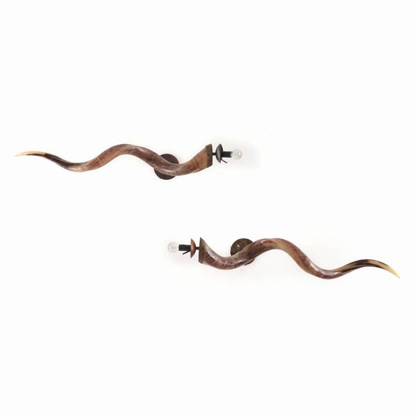 Coppia di appliques ricavate da corna  - Asta Antiquariato - Associazione Nazionale - Case d'Asta italiane