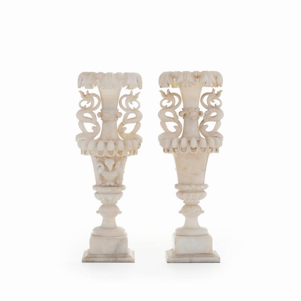 Coppia di vasi in alabastro scolpito  - Asta Antiquariato - Associazione Nazionale - Case d'Asta italiane