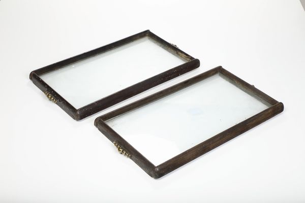 Due vassoio legno e vetro, XX secolo  - Asta Antiquariato - Associazione Nazionale - Case d'Asta italiane