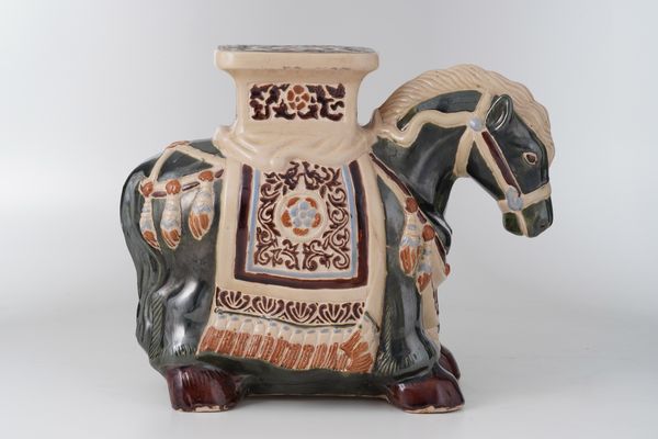 Cavallo in ceramica portavaso  - Asta Antiquariato - Associazione Nazionale - Case d'Asta italiane