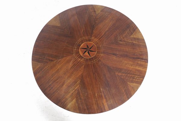 Tavolo tondo con piano lastronato e intarsiato. XIX secolo  - Asta Antiquariato - Associazione Nazionale - Case d'Asta italiane