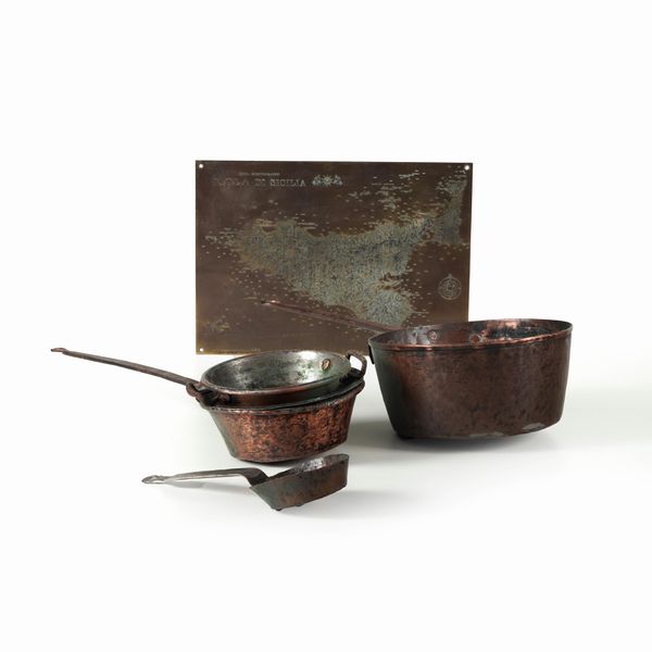 Insieme di pentole e altri utensili in rame. XIX-XX secolo  - Asta Antiquariato - Associazione Nazionale - Case d'Asta italiane