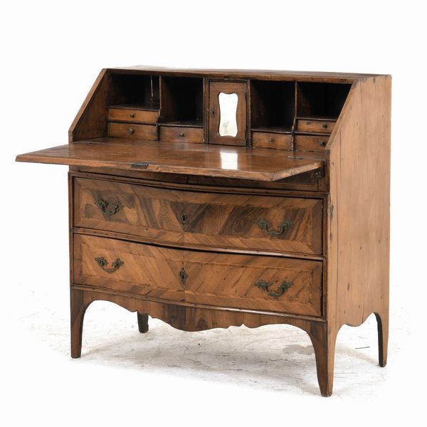 Ribalta in legno lastronato e filettato. XVIII secolo  - Asta Antiquariato - Associazione Nazionale - Case d'Asta italiane