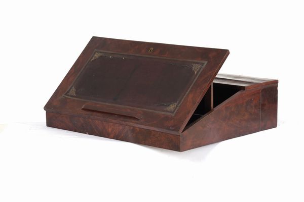 Scrittoio da viaggio lastronato. XIX secolo  - Asta Antiquariato - Associazione Nazionale - Case d'Asta italiane