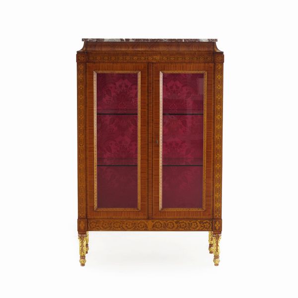 Vetrina lastronata in bois de rose e intarsiata in legno d'acero. XX secolo  - Asta Antiquariato - Associazione Nazionale - Case d'Asta italiane