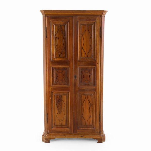 Armadietto in legno intagliato  - Asta Antiquariato - Associazione Nazionale - Case d'Asta italiane