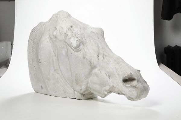 Lanterna lampadario in metallo sbalzato a sei fiamme. XVIII secolo  - Asta Antiquariato - Associazione Nazionale - Case d'Asta italiane