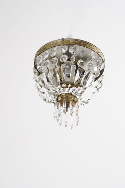 Due lampadari in metallo dorato e cristalli  - Asta Antiquariato - Associazione Nazionale - Case d'Asta italiane