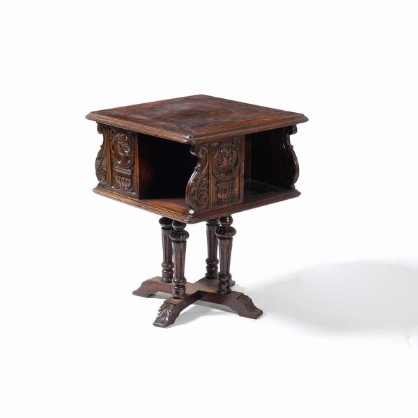 Tavolino in legno intagliato. XX secolo  - Asta Antiquariato - Associazione Nazionale - Case d'Asta italiane