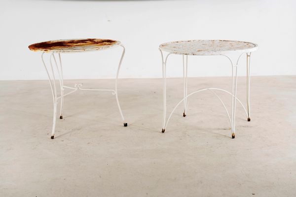 Due tavoli e otto sedie  da giardino in ferro  - Asta Antiquariato - Associazione Nazionale - Case d'Asta italiane