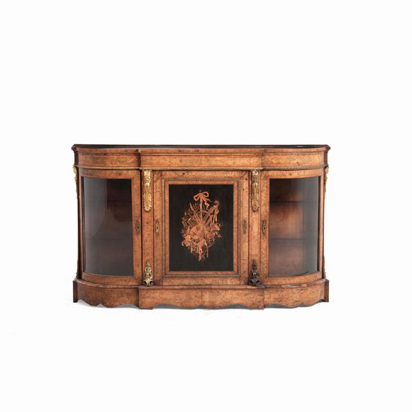 Credenza Napoleone III lastronata e intarsiata. Francia, XIX secolo.  - Asta Antiquariato - Associazione Nazionale - Case d'Asta italiane