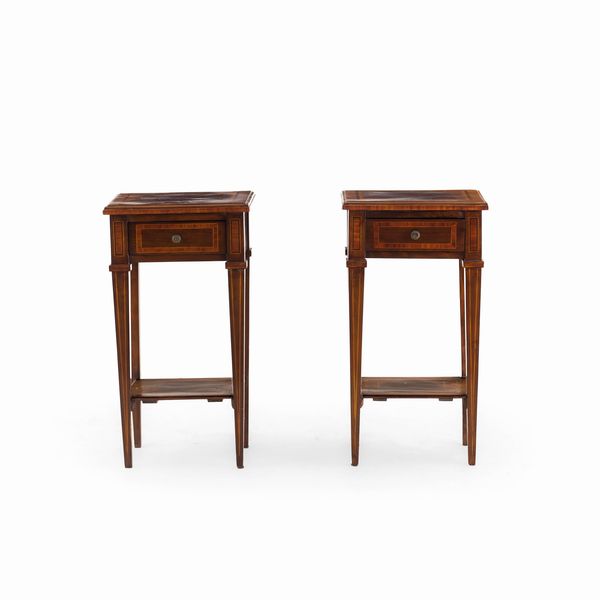 Coppia di mobiletti da centro lastronati e filettati. XVIII-XIX secolo  - Asta Antiquariato - Associazione Nazionale - Case d'Asta italiane