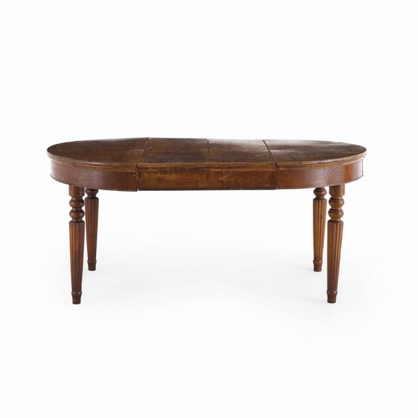 Tavolo ovale allungabile. XIX-XX secolo  - Asta Antiquariato - Associazione Nazionale - Case d'Asta italiane