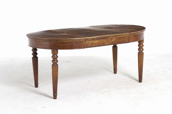 Tavolo ovale allungabile. XIX-XX secolo  - Asta Antiquariato - Associazione Nazionale - Case d'Asta italiane