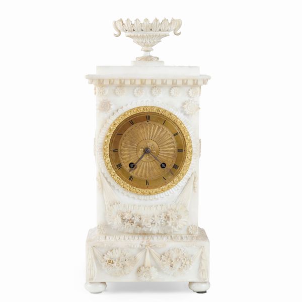 Pendola da tavolo in alabastro. Francia XIX secolo, Hanet a Paris  - Asta Antiquariato - Associazione Nazionale - Case d'Asta italiane