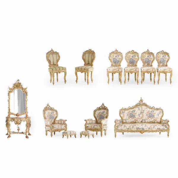 Salotto in stile settecentesco in legno intagliato, laccato e dorato  - Asta Antiquariato - Associazione Nazionale - Case d'Asta italiane