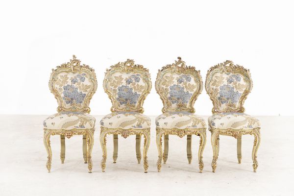 Salotto in stile settecentesco in legno intagliato, laccato e dorato  - Asta Antiquariato - Associazione Nazionale - Case d'Asta italiane